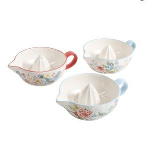 Pioneer Woman Ceramic Hand Press Juicer